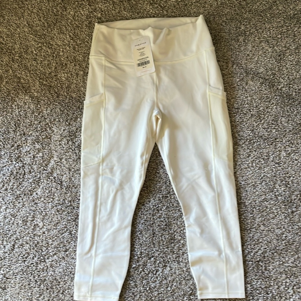 New with tags Fabletics Mika High waisted pocket capri